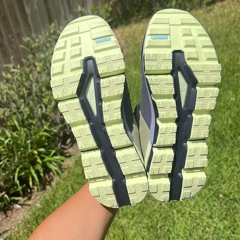 ON Running Women's Cloudtrax Hiking Boots, Reseda - Bright Lavender